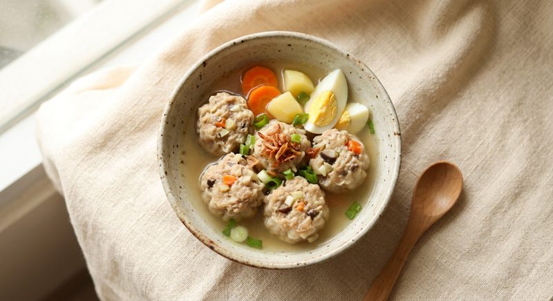 Ilustrasi hidangan Siomay Ayam Udang Komplit